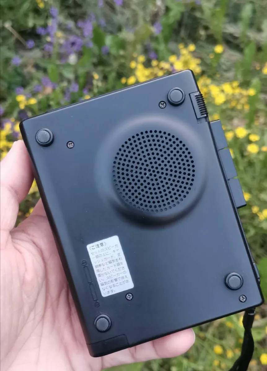 SANYO MR-56 Cassette Player Walkman - Image 4