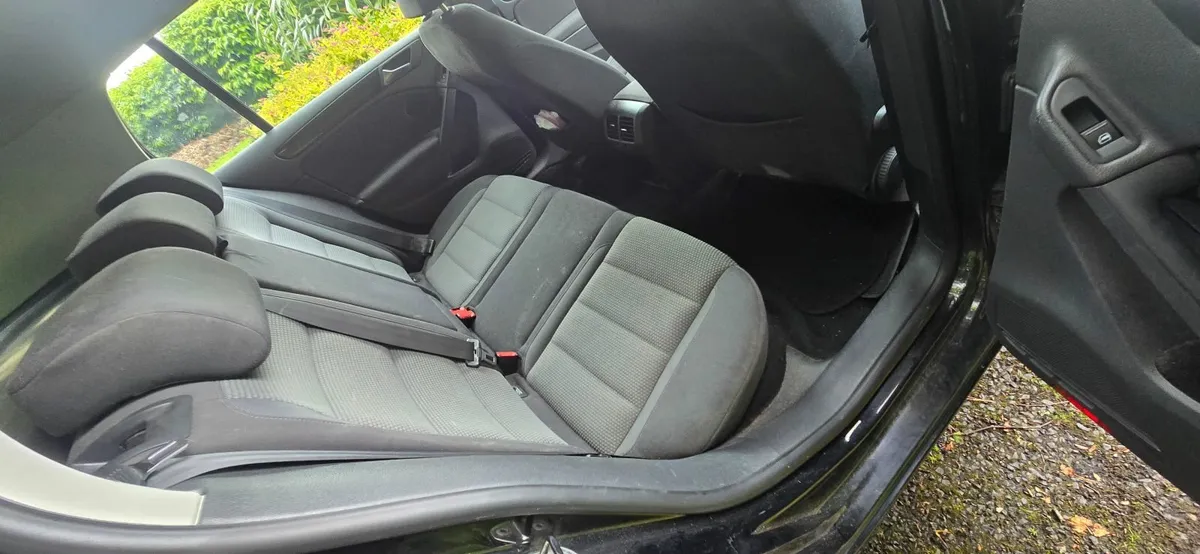 Volkswagen Golf 2010 - Image 3
