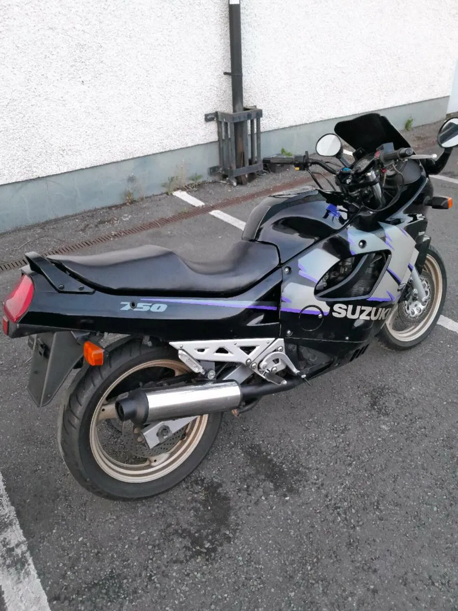 Suzuki Gsx750f 1993 vintage gr78a - Image 3