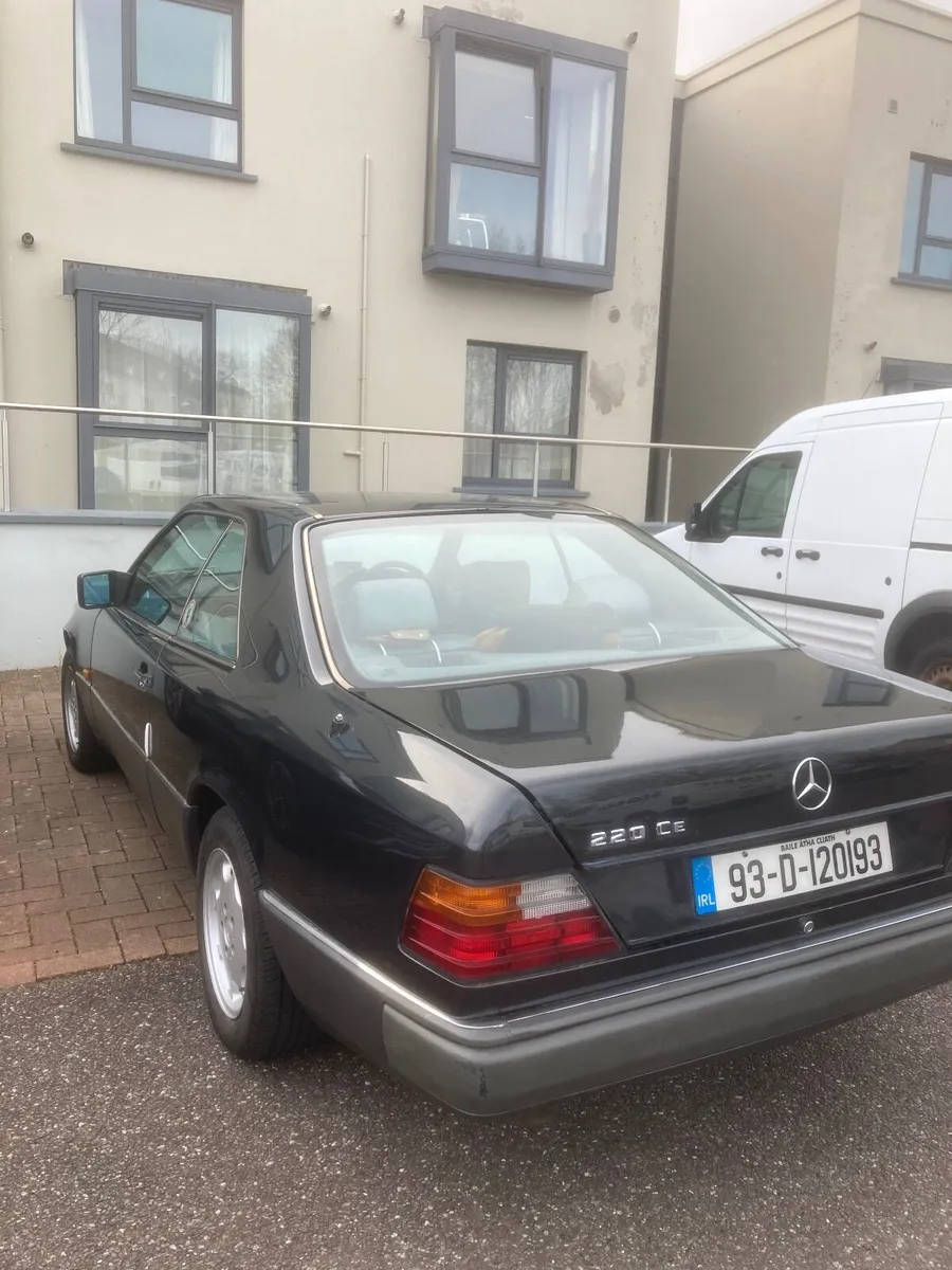 Mercedes W124 Coupe  1993 - Image 1