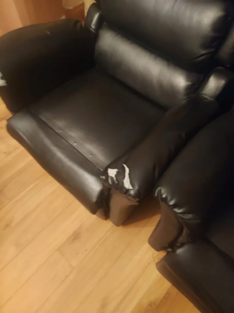 Free Leather Recliners upriser - Image 1