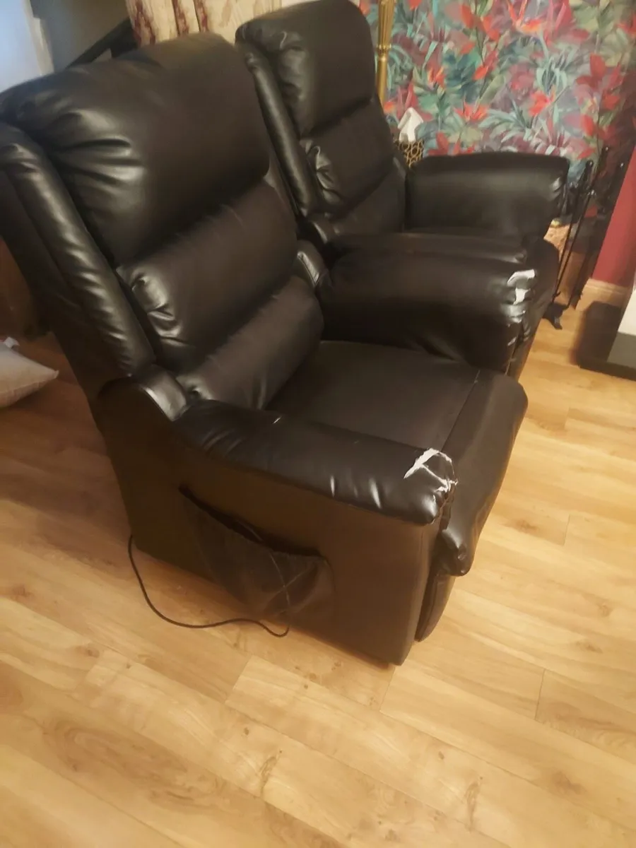 Free Leather Recliners upriser - Image 2