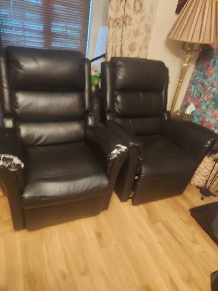 Free Leather Recliners upriser - Image 4