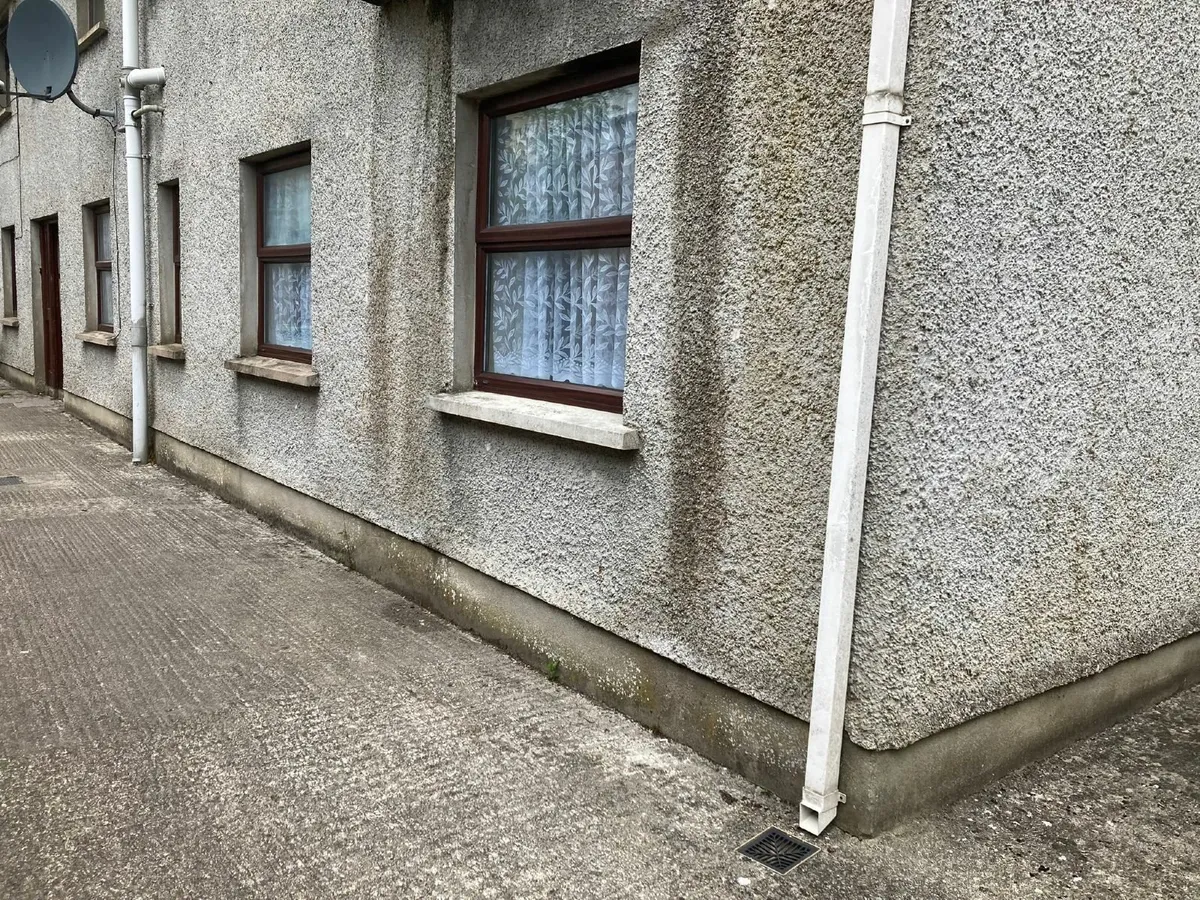 Flat to rent - Image 1