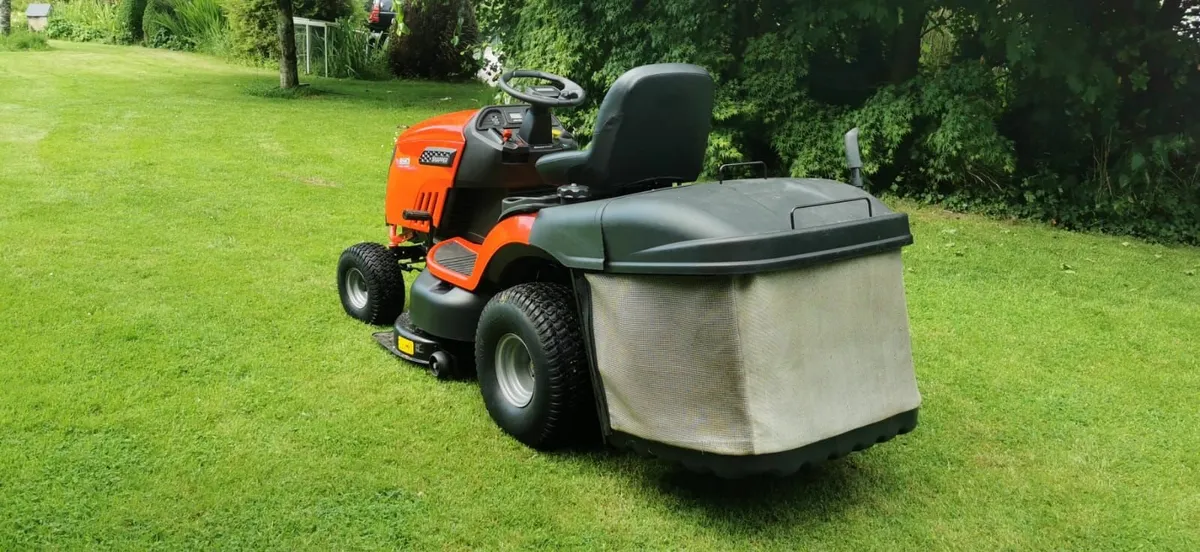 Snapper Ride on lawnmower - Image 1