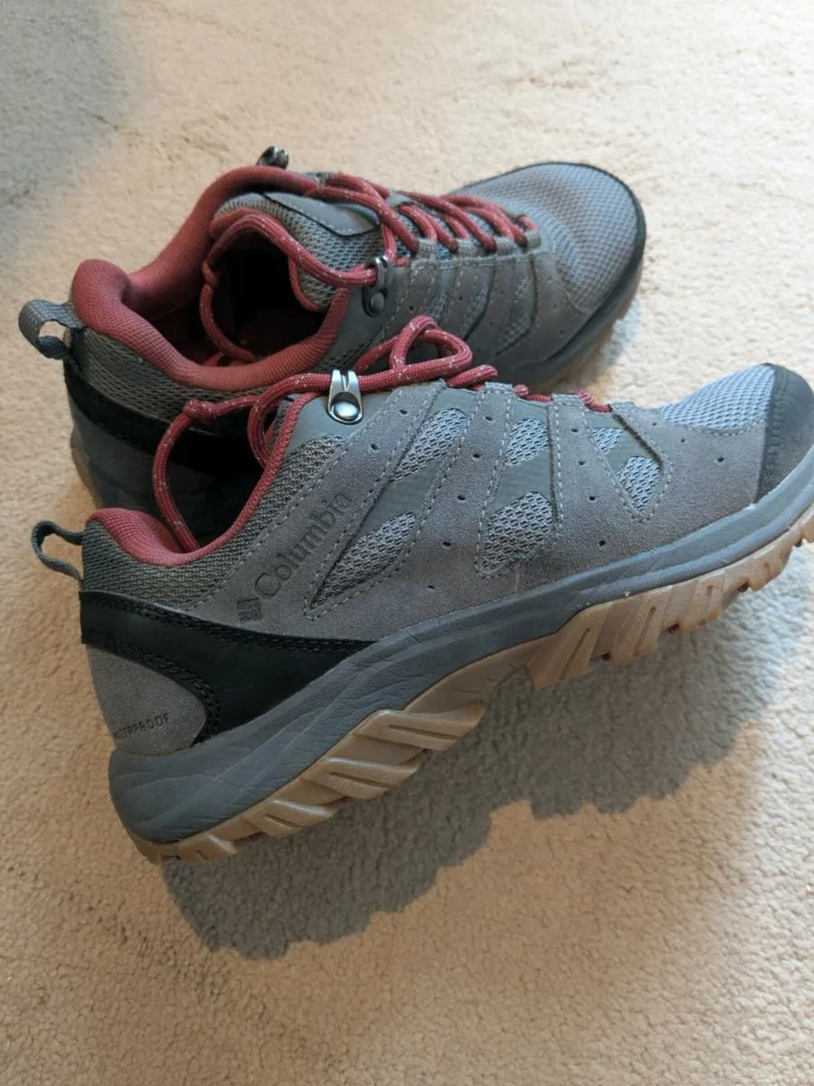 Hiking shoes - Image 1