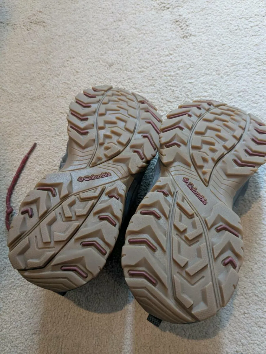 Hiking shoes - Image 2