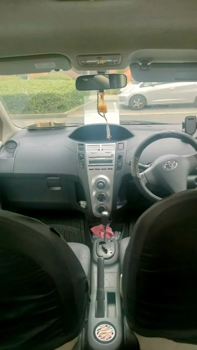 Toyota Yaris / Vitz - Image 4