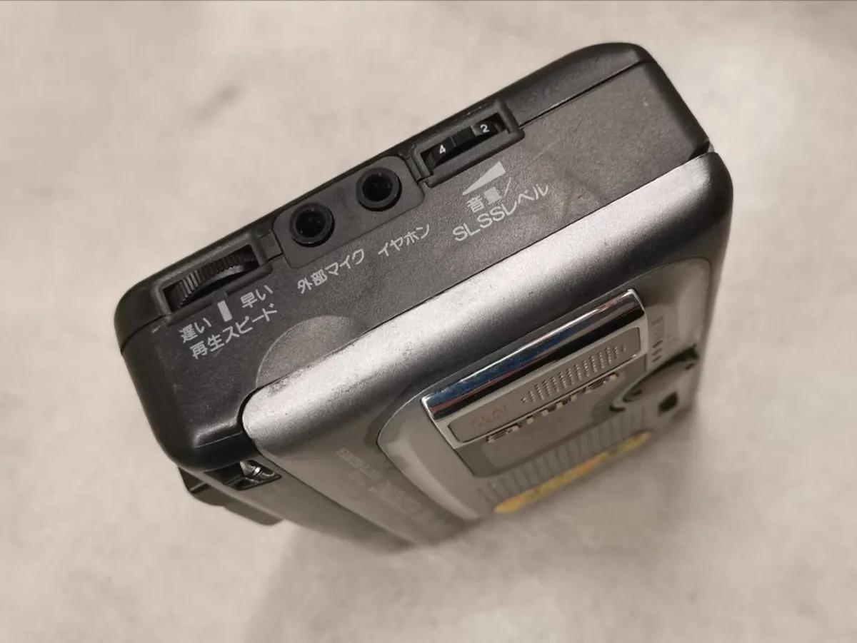 AIWA TP-600 Cassette Recording Walkman - Image 2