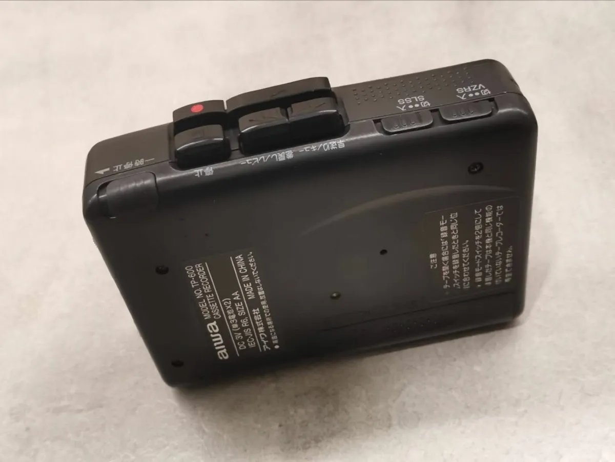 AIWA TP-600 Cassette Recording Walkman - Image 3