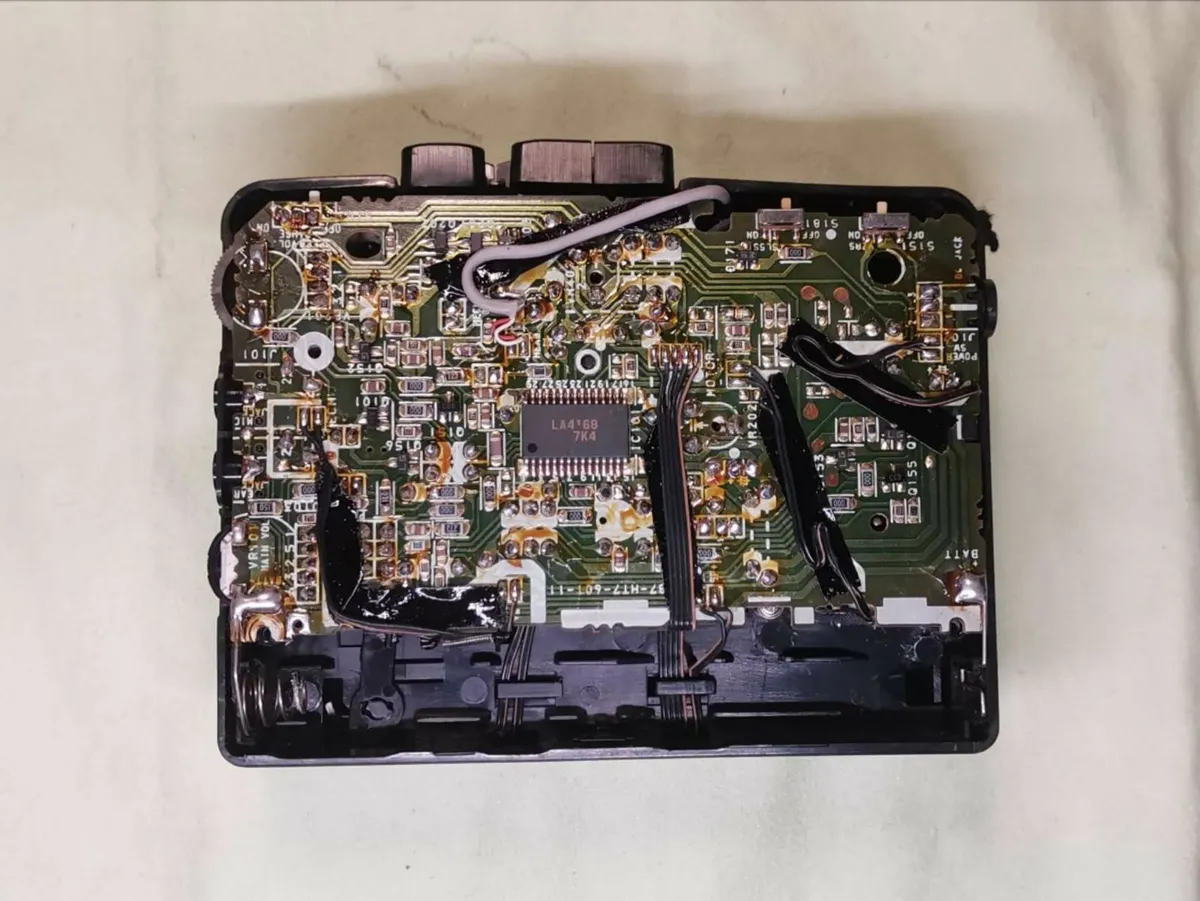 AIWA TP-600 Cassette Recording Walkman - Image 4