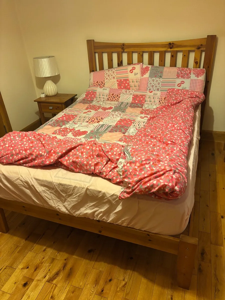 Bed frame + matress + 2 bed side lockers - Image 3