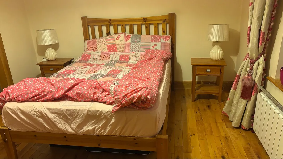 Bed frame + matress + 2 bed side lockers - Image 4
