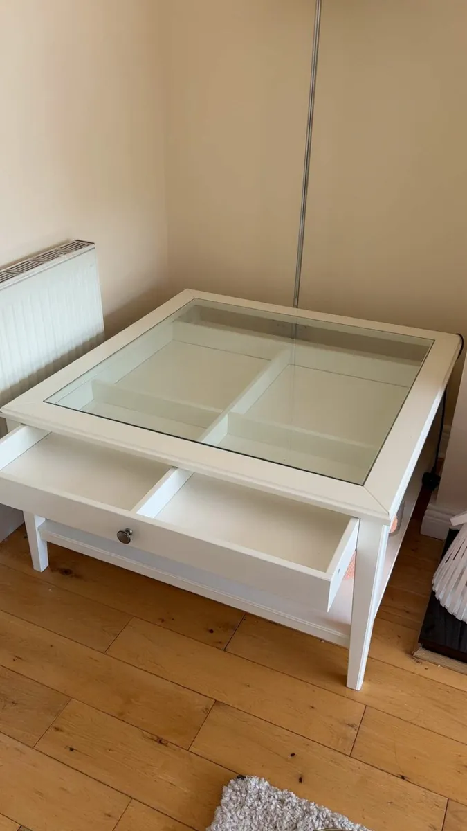 Table for sale - Image 1