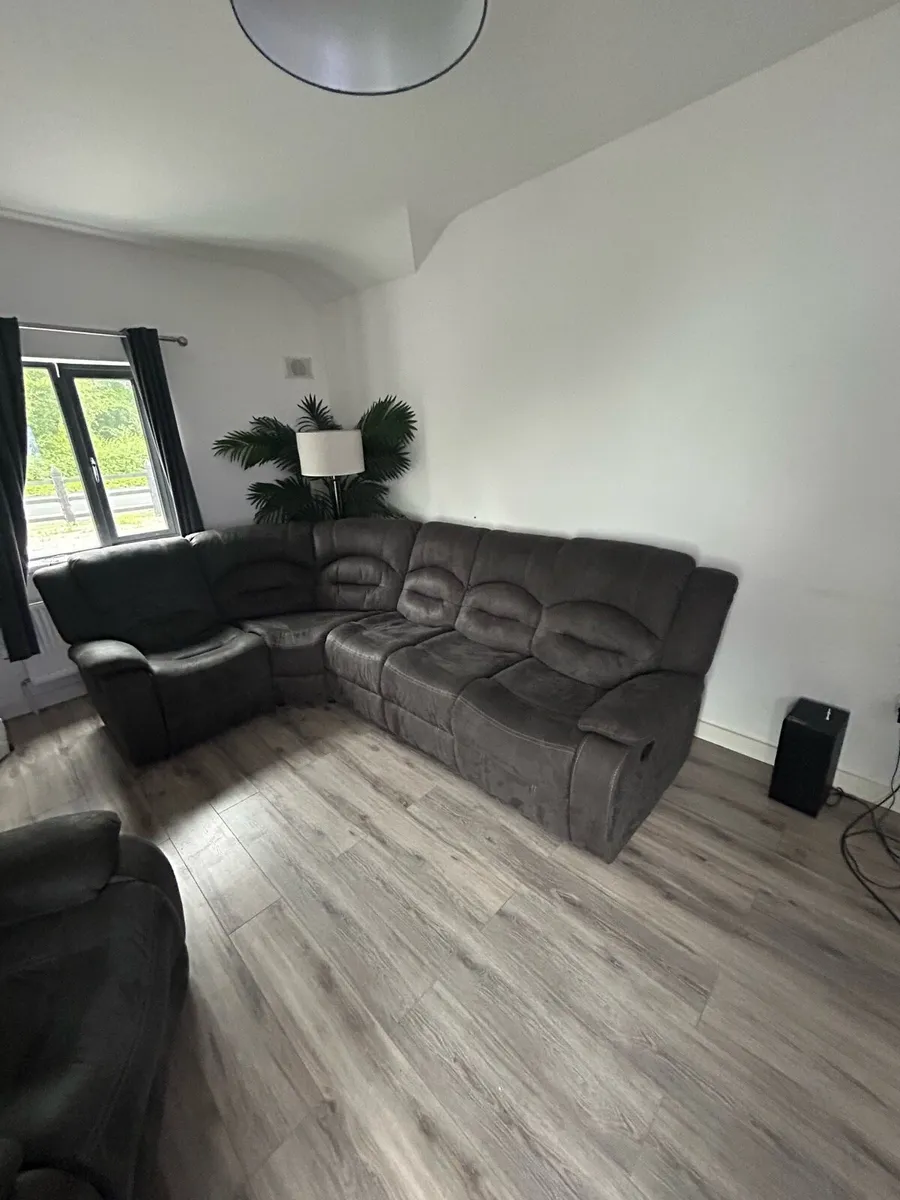 Corner couch - Image 2