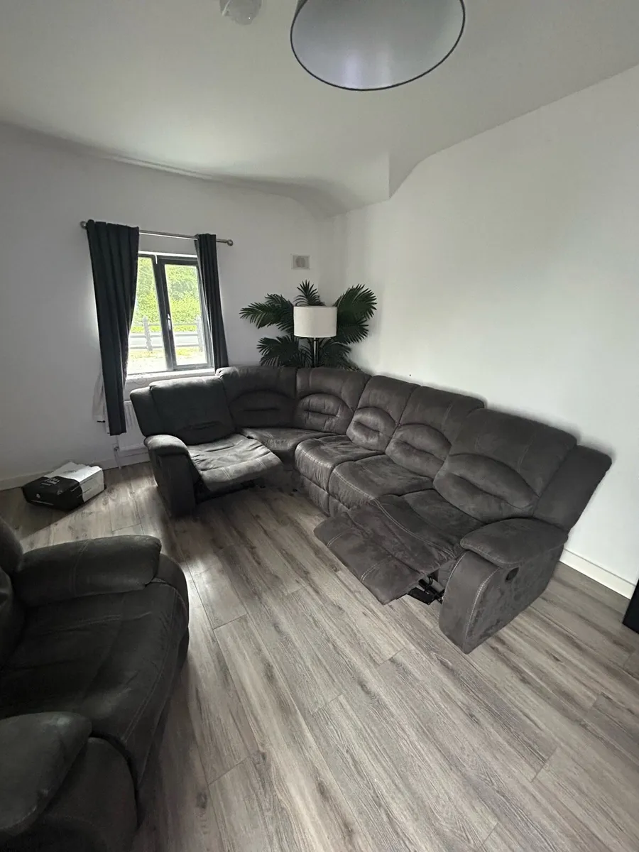 Corner couch - Image 3