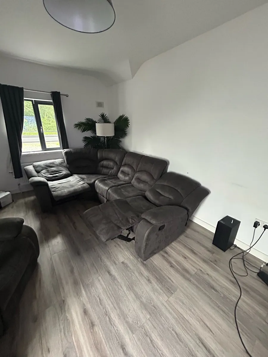 Corner couch - Image 4