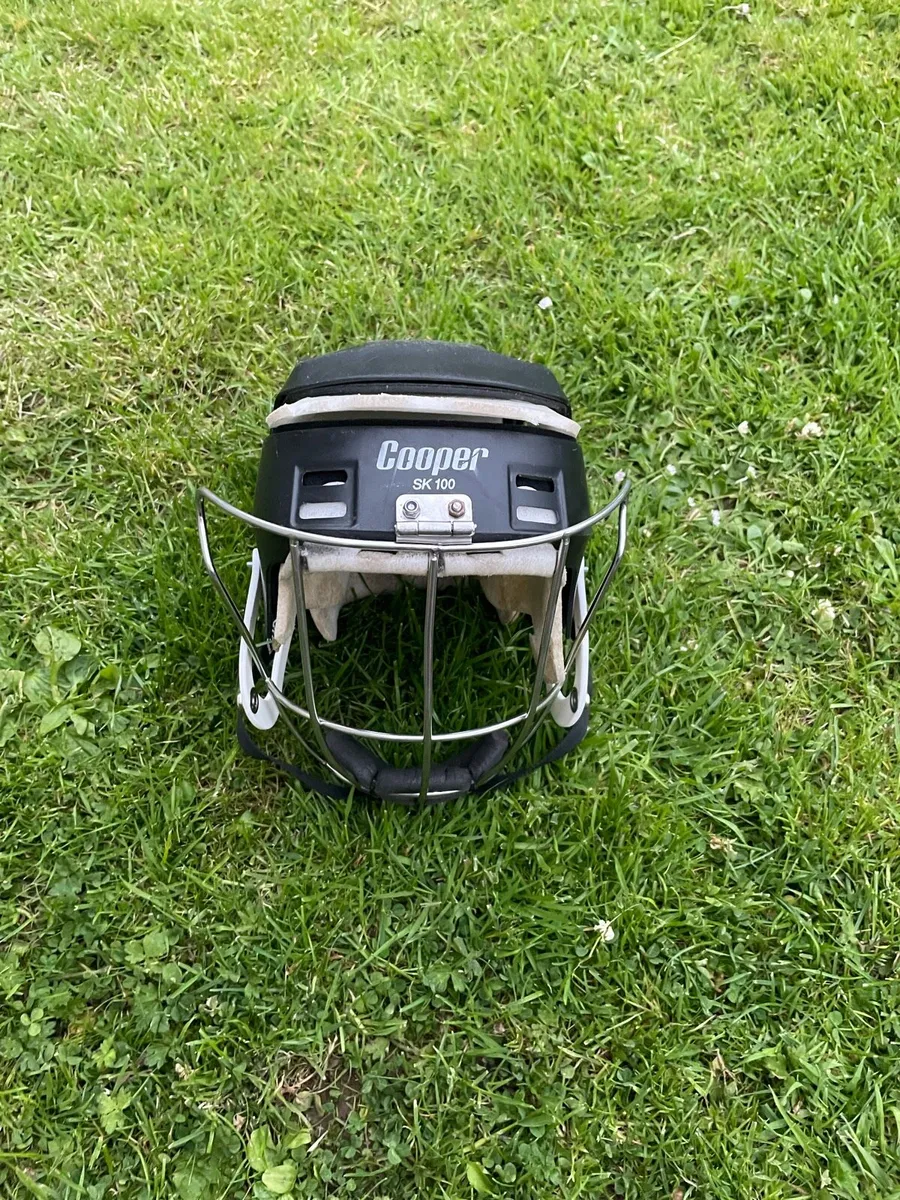 Hurling helmet - Image 1