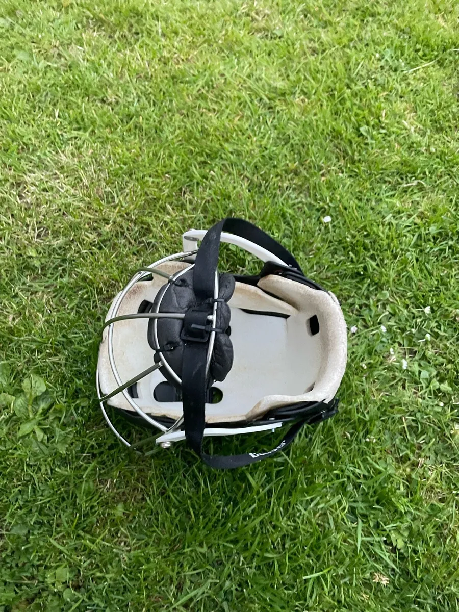 Hurling helmet - Image 4