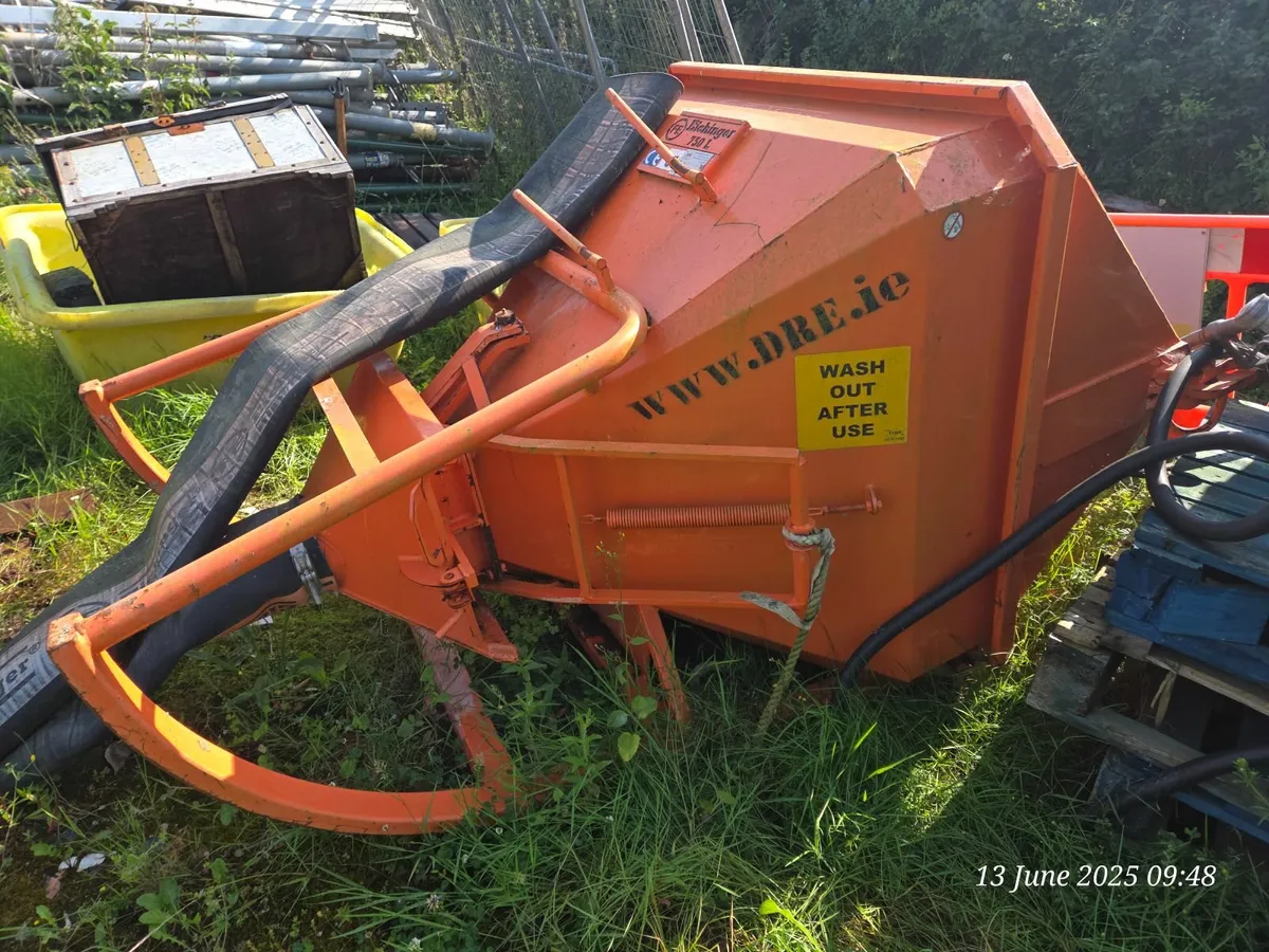 Concrete skip - Image 1
