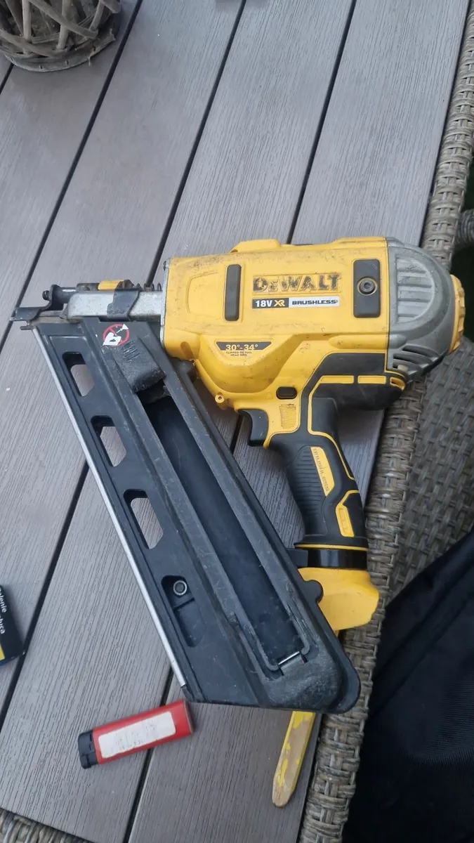 Dewalt nails gun