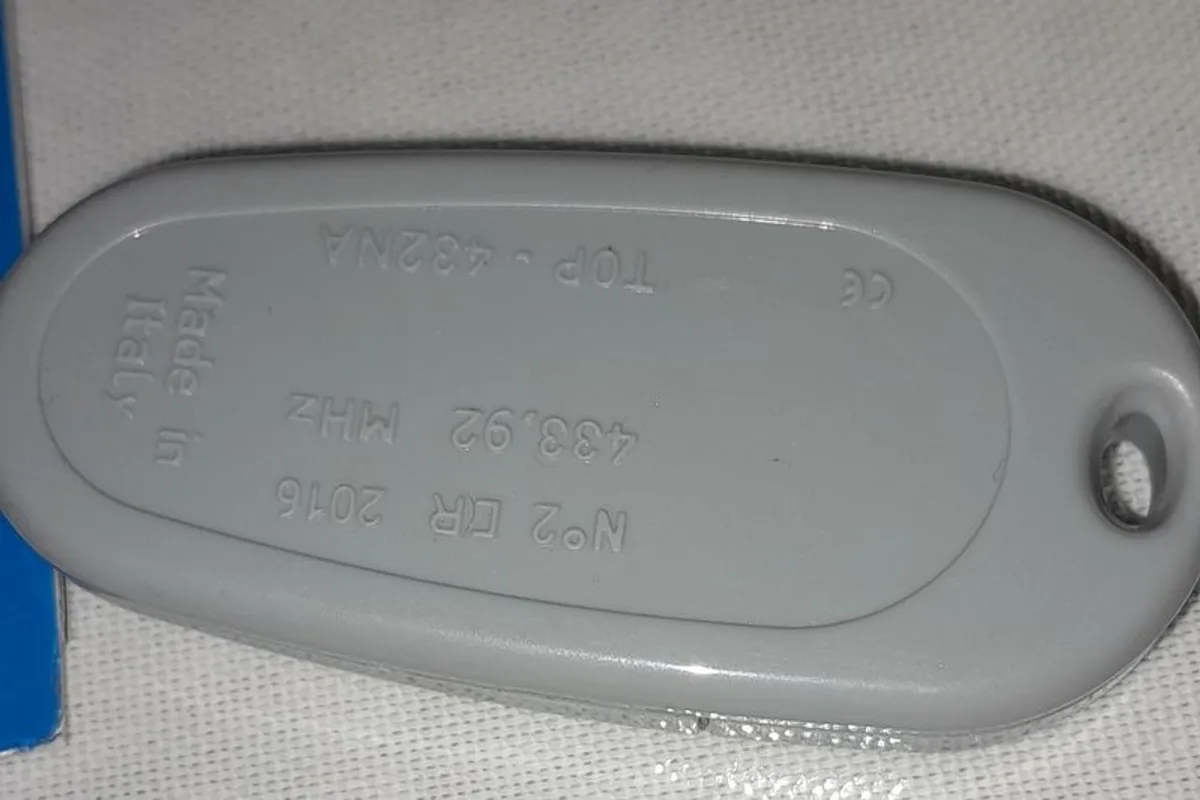 Electric gate remote control - Image 1