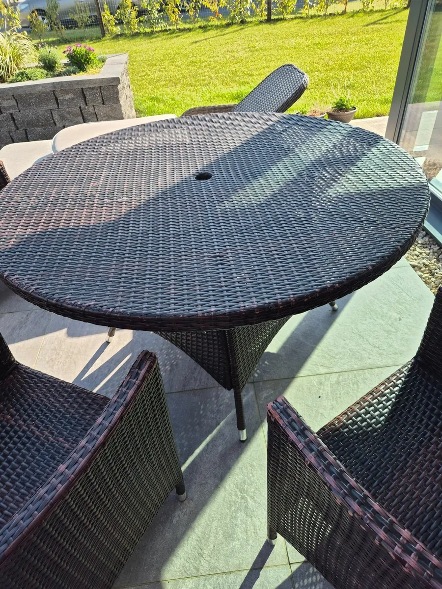 Rattan Furniture 6 chairs and table - Image 1