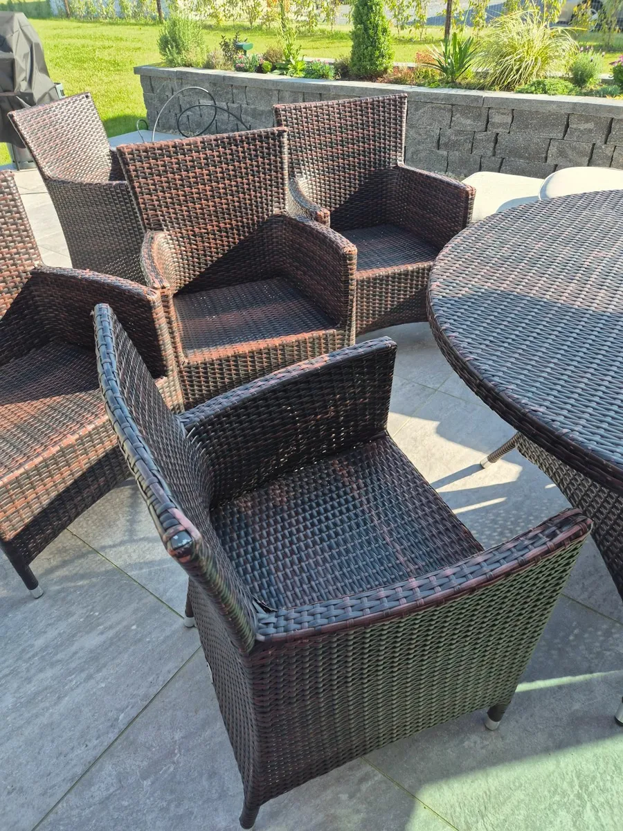 Rattan Furniture 6 chairs and table - Image 2