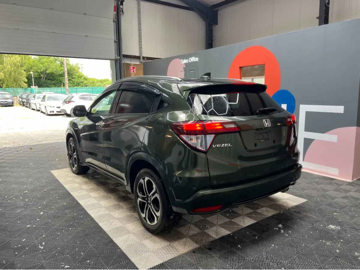 Honda Vezel 1.5 HYBRID / 94k KMs / HEATED SEATS , - Image 4