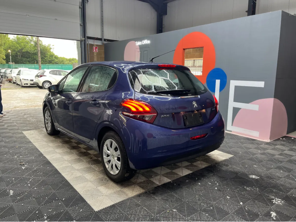 Peugeot 208 1.2 PETROL / 21k KMs / REVERSE CAMERA - Image 4