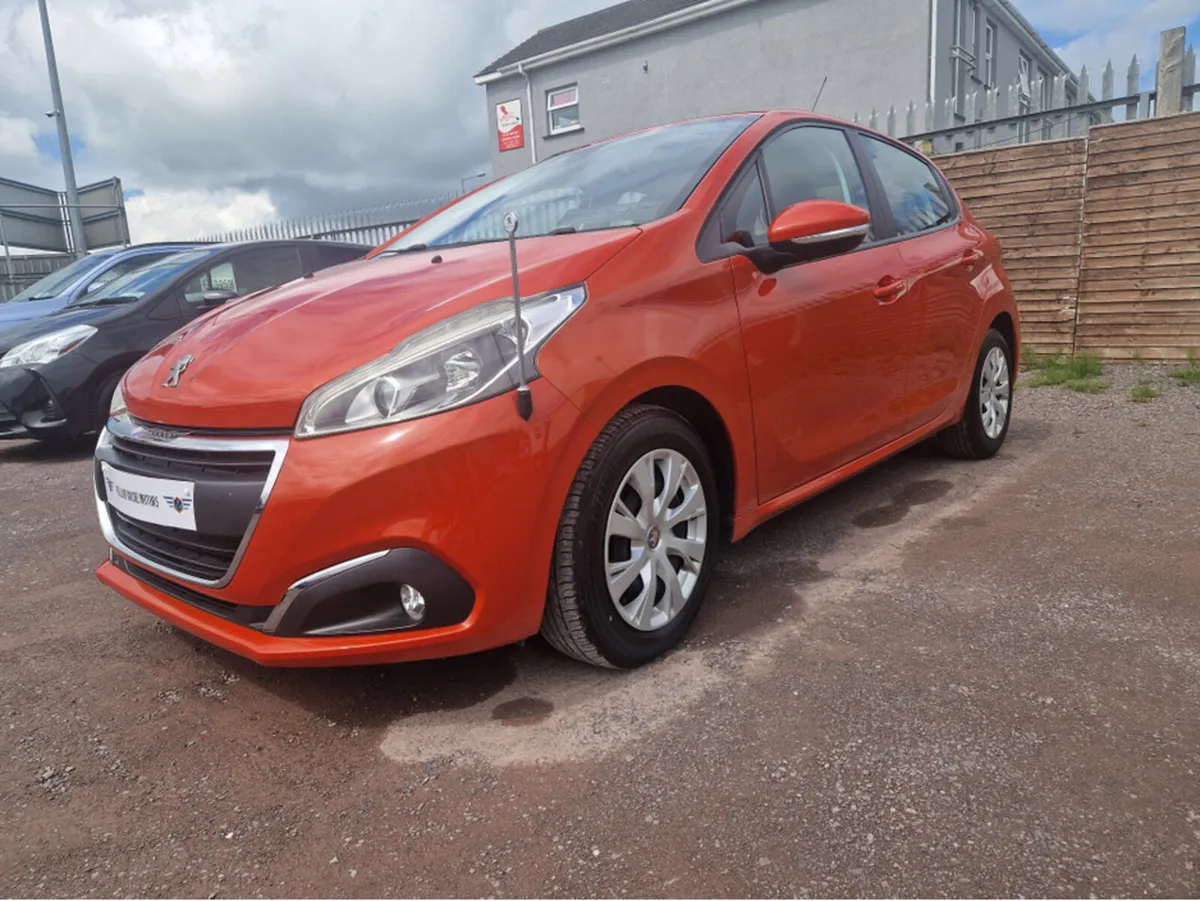 Peugeot 208 1.2 PETROL AUTO - Image 4