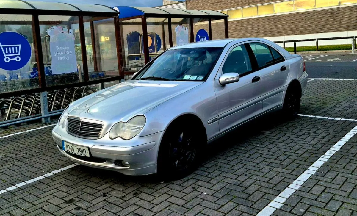 AUTOMATIC MERCEDES-BENZ C-180 low km tax + test - Image 3