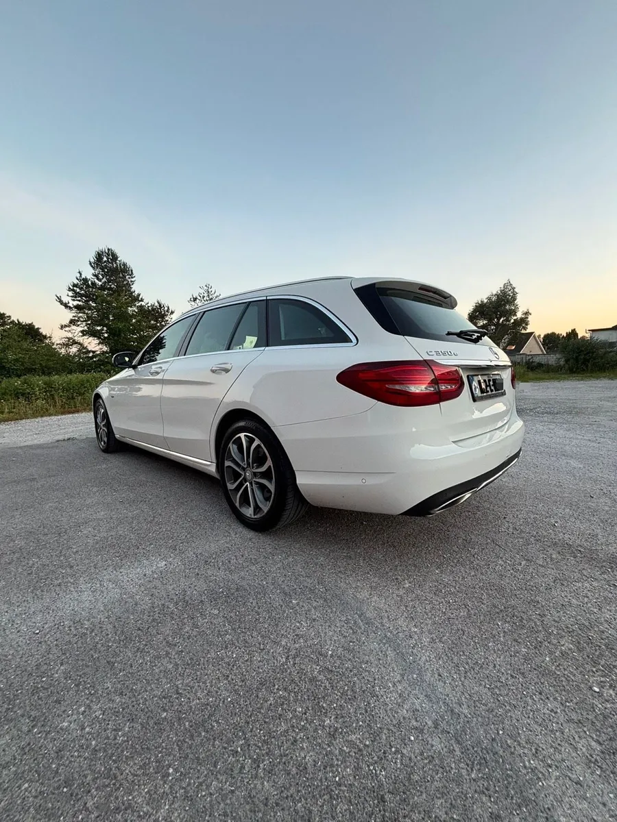 Mercedes C350e - Image 3