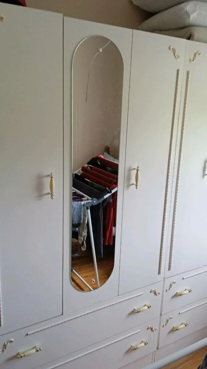 4 wardrobes 2 dressing tables - Image 1