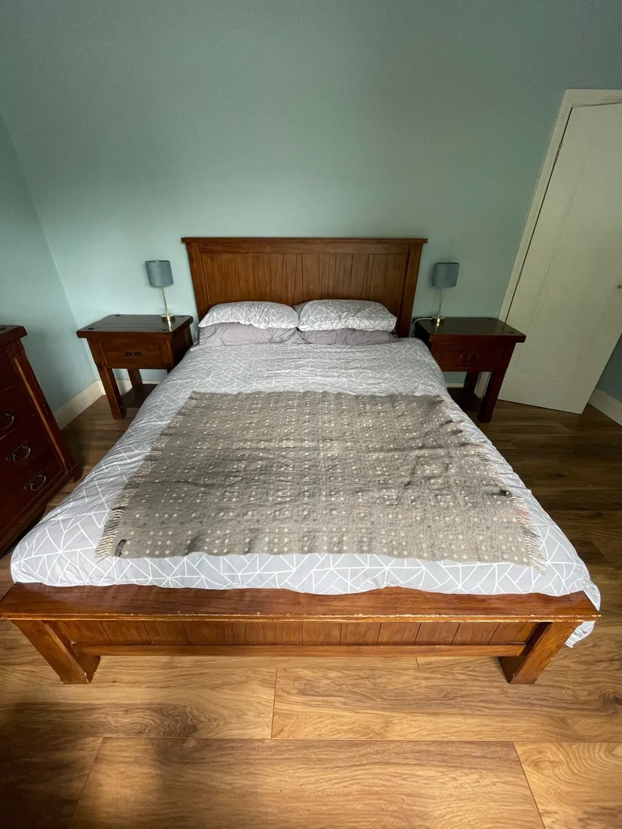King Size Bed, Lockers & Chest of Drawers - Image 1
