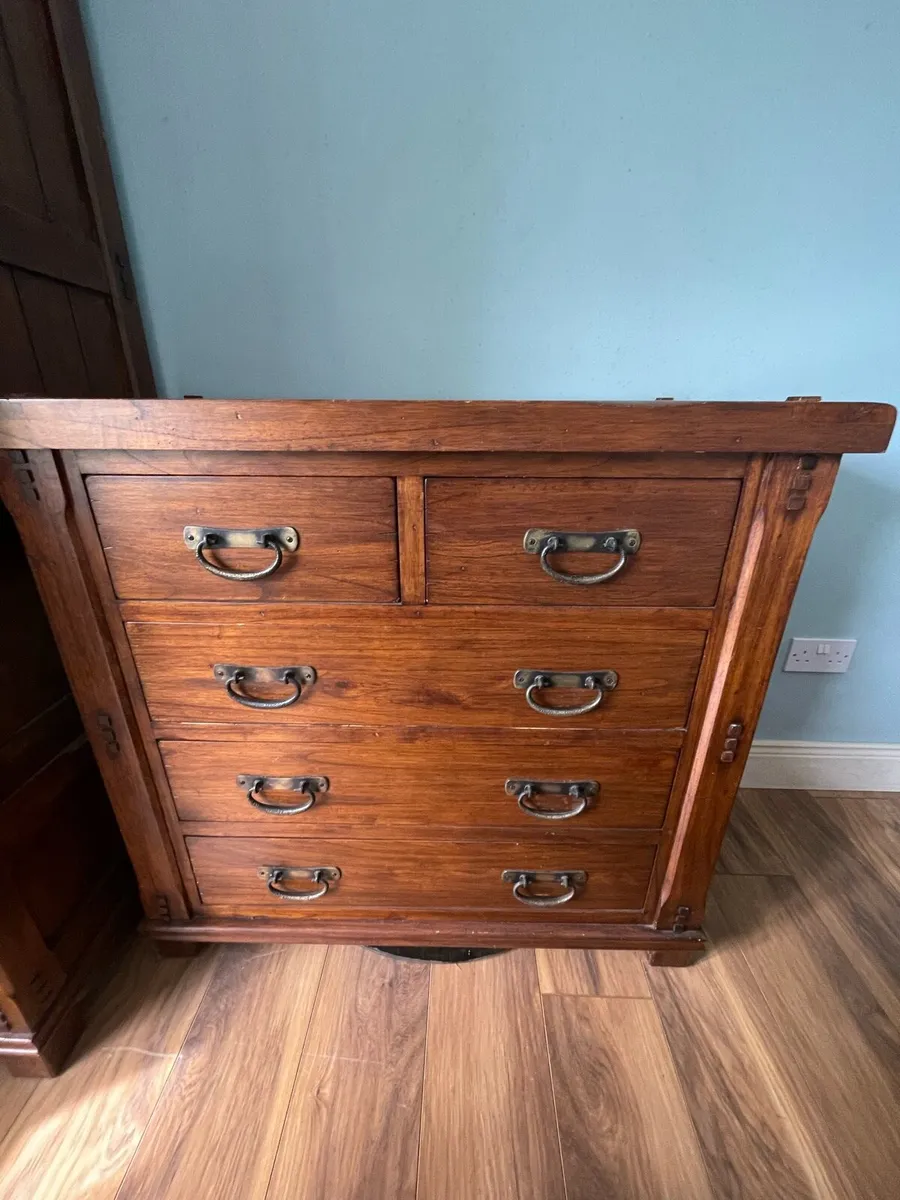 King Size Bed, Lockers & Chest of Drawers - Image 3