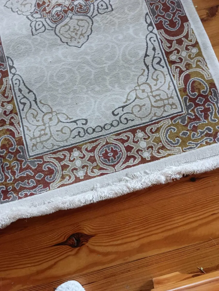 Beautiful quality runner,new never used - Image 3