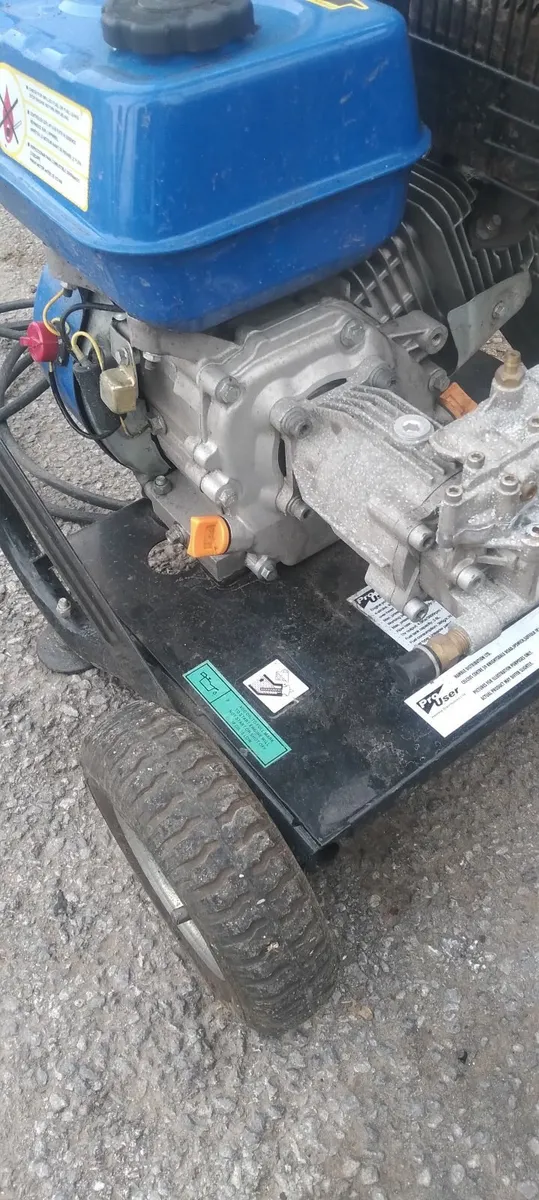 Power washer 5.5hp petŕol working perfectly - Image 2