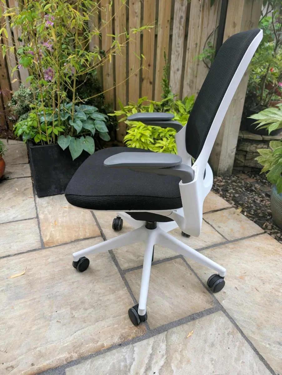 Ergonomic office chair - Image 3
