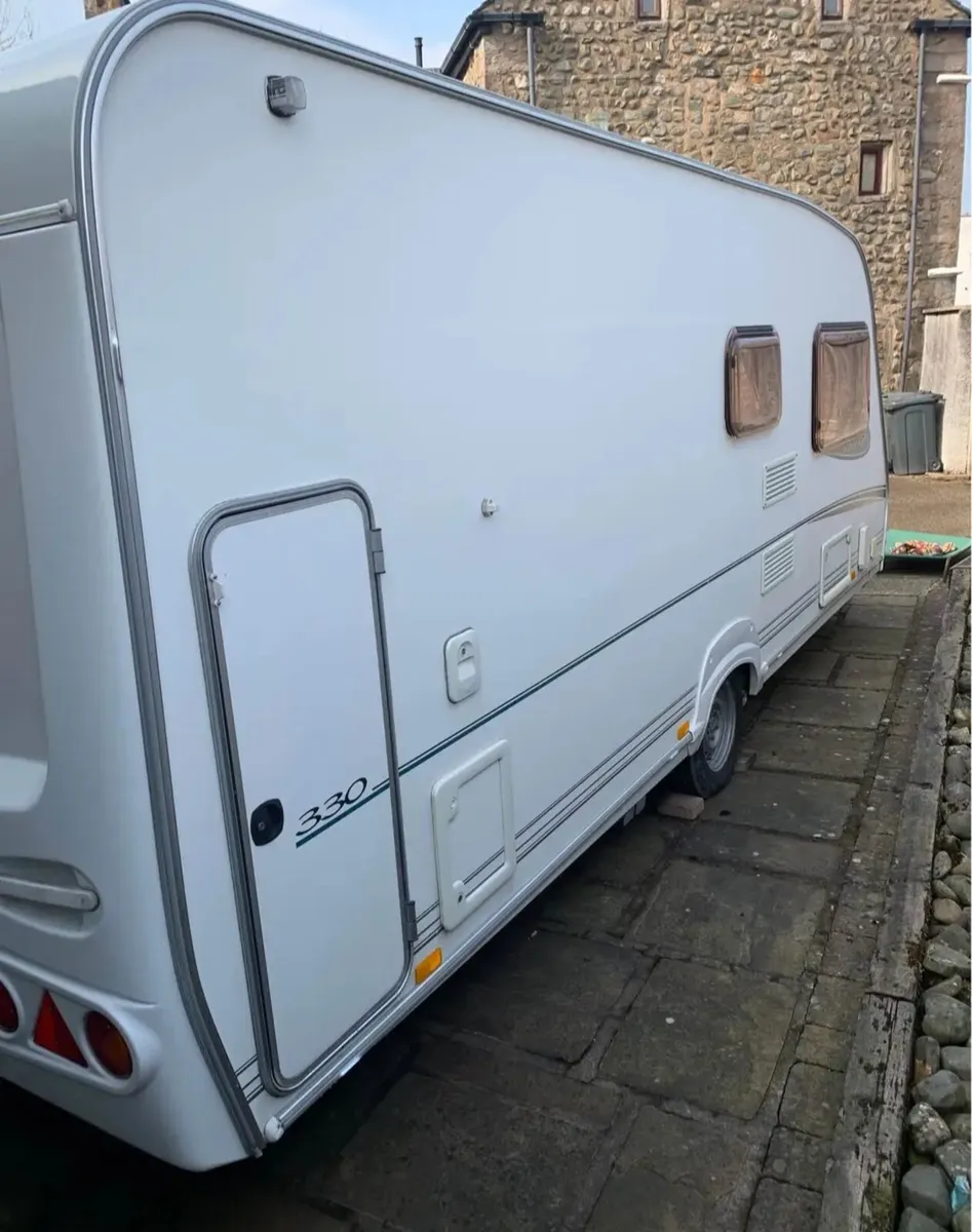 Abbey aventura 6 berth caravan - Image 3