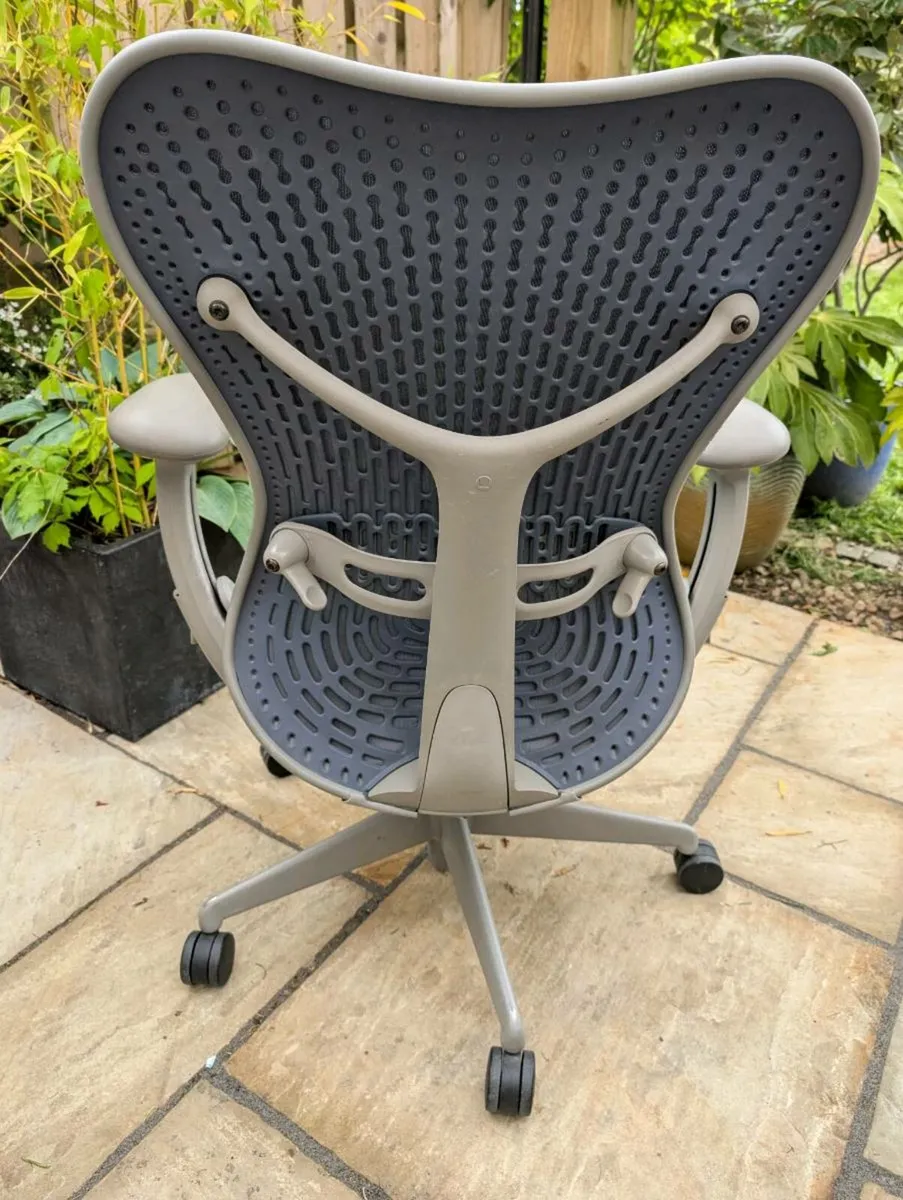 Herman miller mirra - Image 2