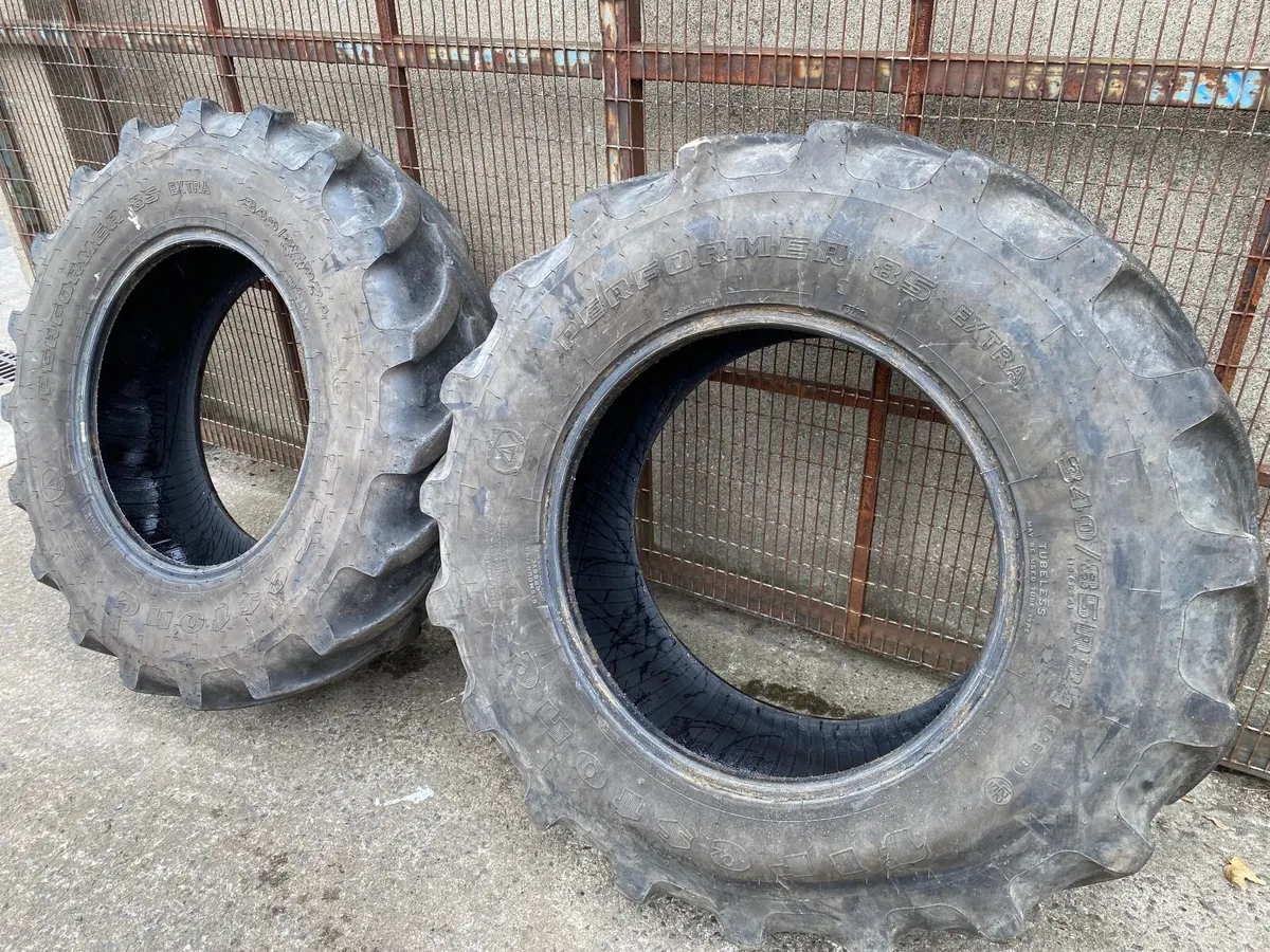 13.6R24 (340/85R24) FIRESTONE RADIAL TRACTOR TYRES - Image 1