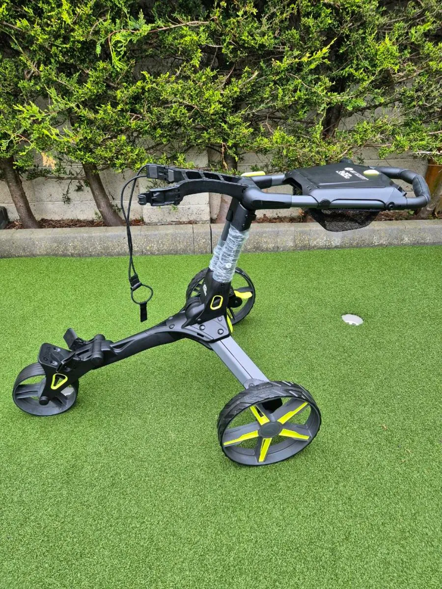 Motocaddy QB2 Trolley + Pro-Series Cart Bag - Image 1