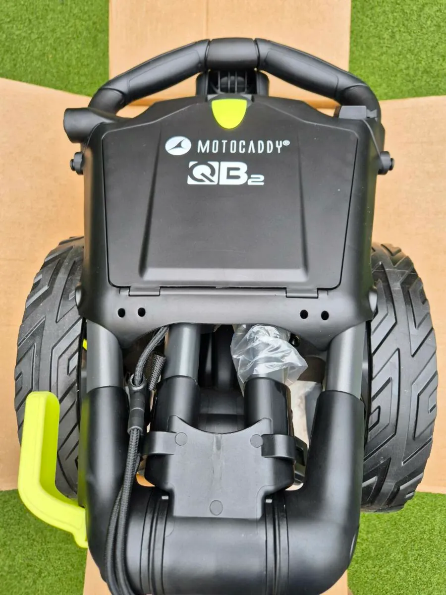 Motocaddy QB2 Trolley + Pro-Series Cart Bag - Image 2