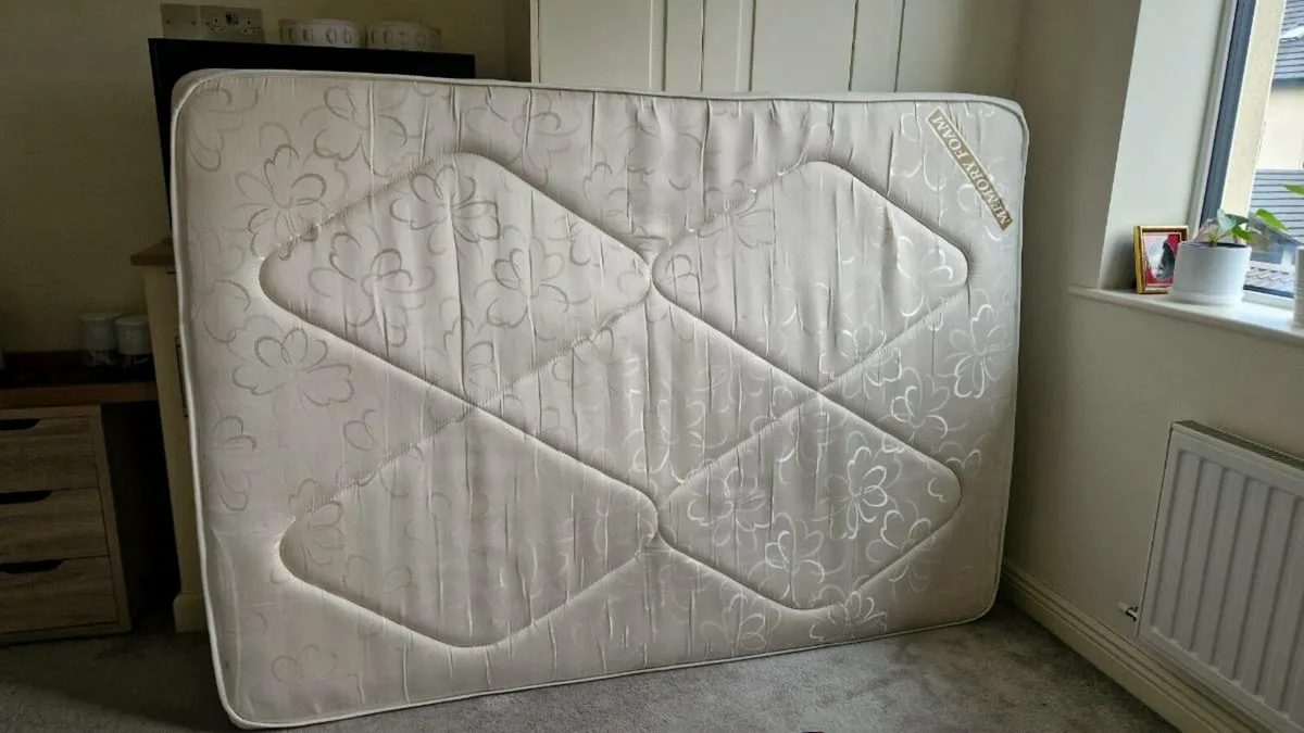 Pine headboard + mattress for Double bed 135 x 190 - Image 4
