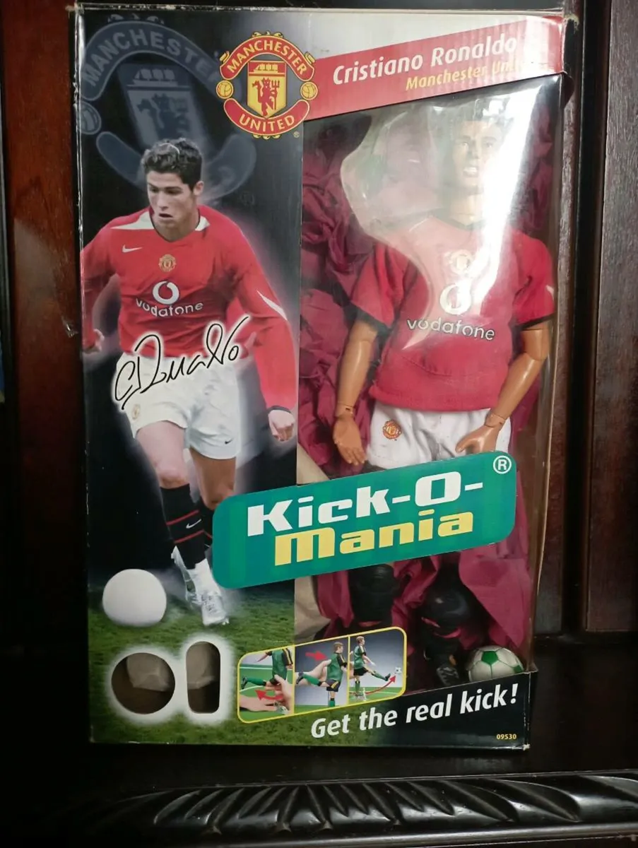 MANCHESTER UNITED KICK - O - FIGURE'S FOR SALE - Image 4