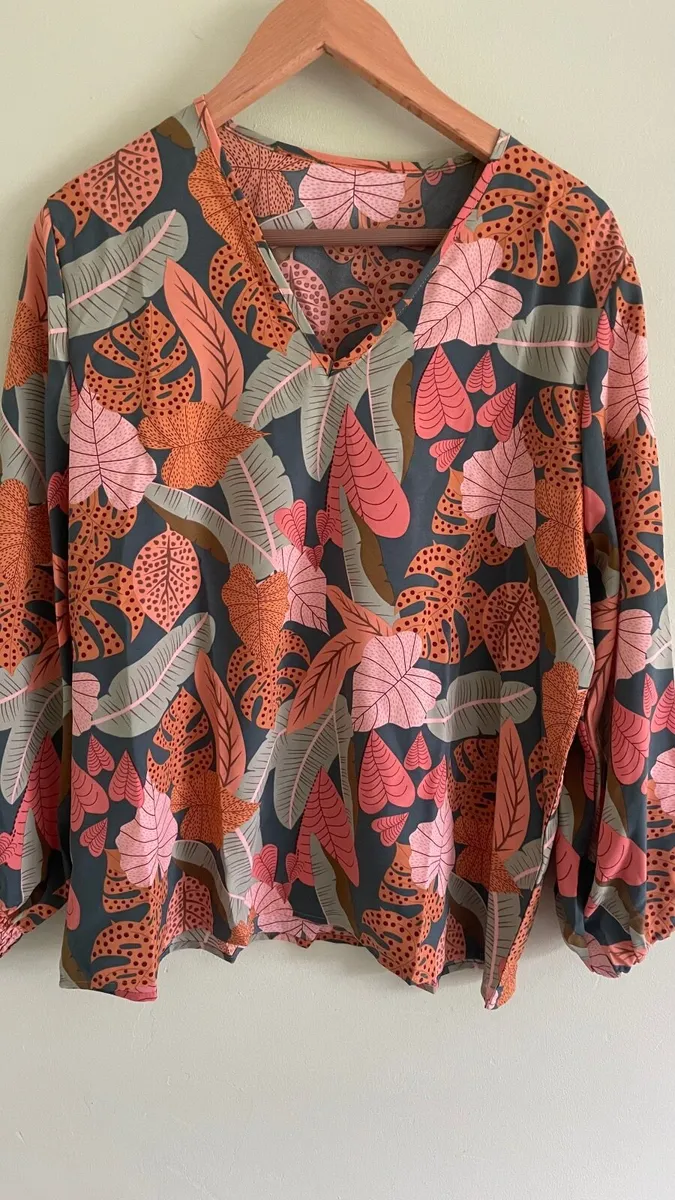 Womens new  print top 16 - Image 1