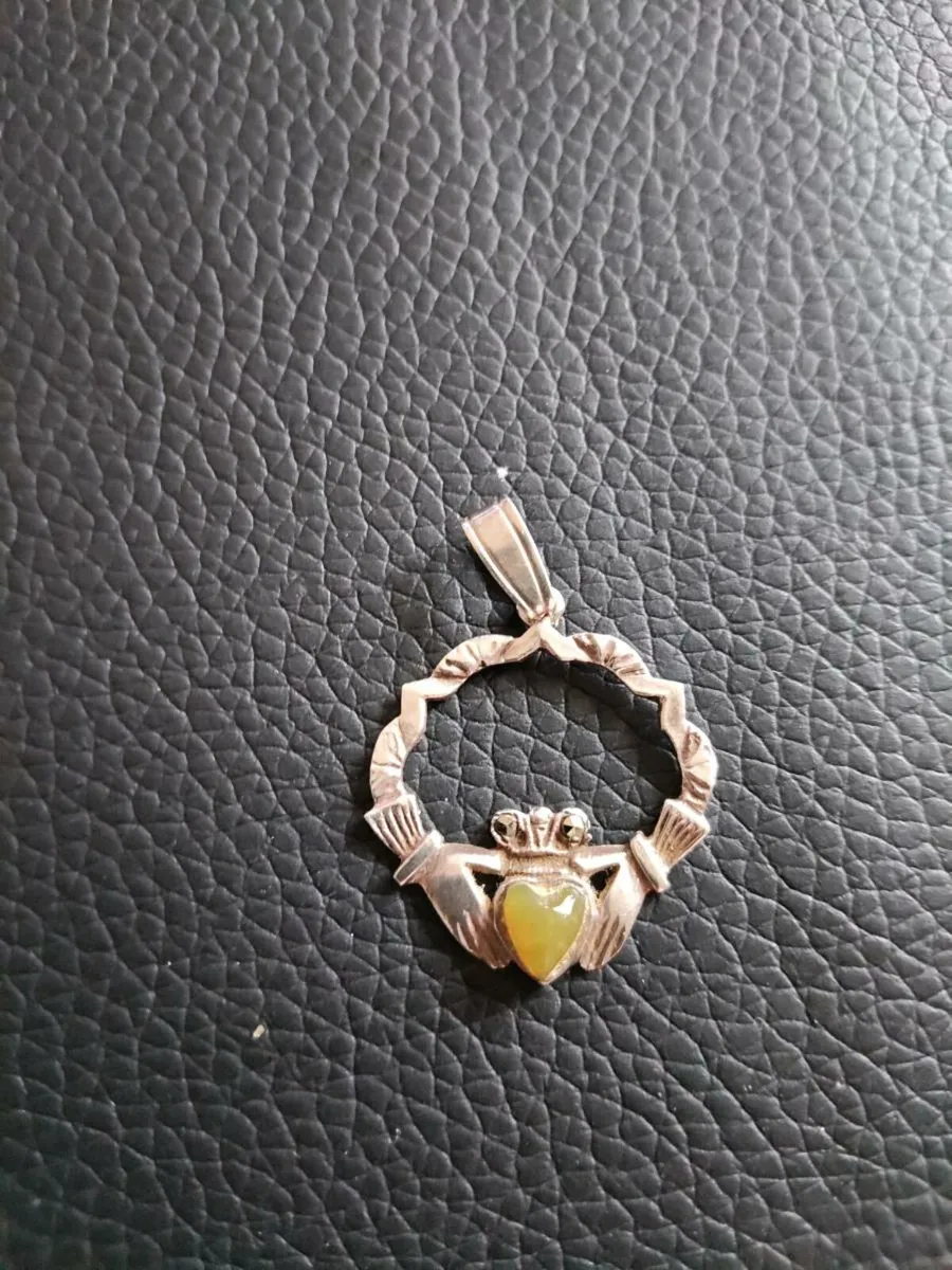 5 x pieces of vintage jewellery. - Image 2