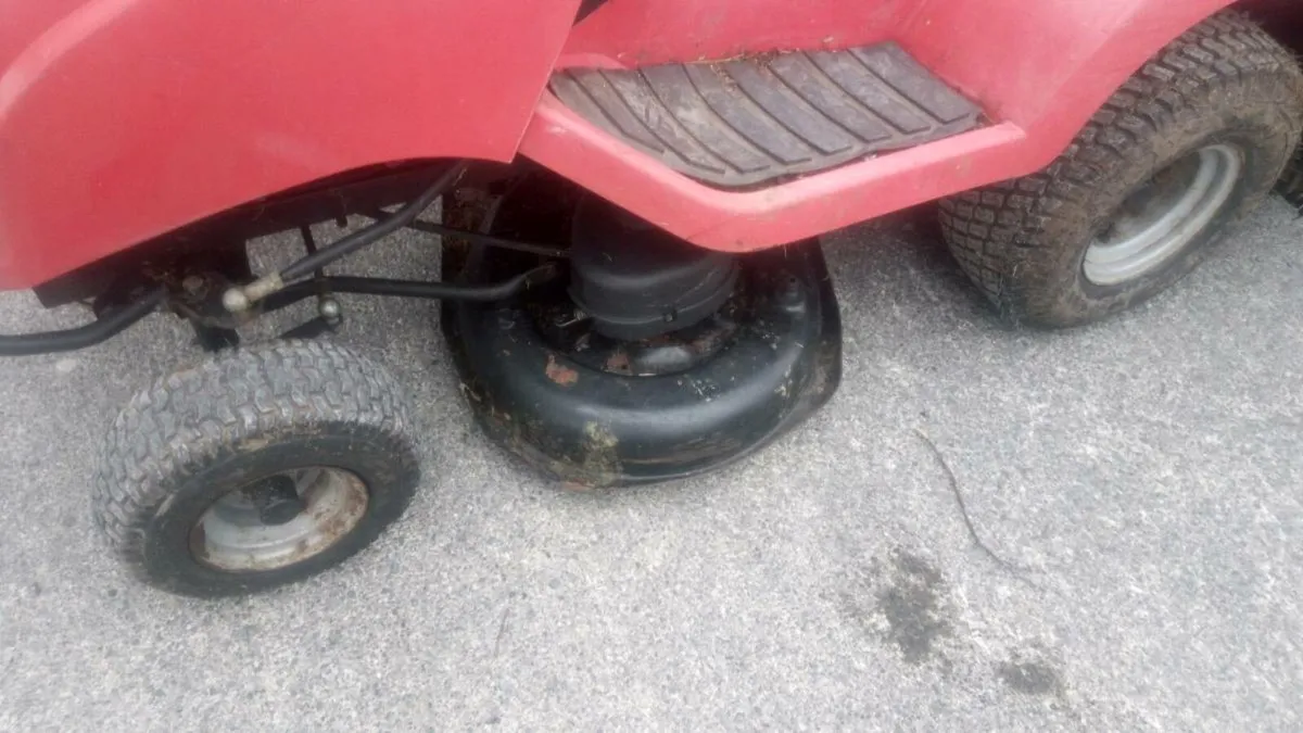 CASTLE GARDEN MOWER €450 - Image 2