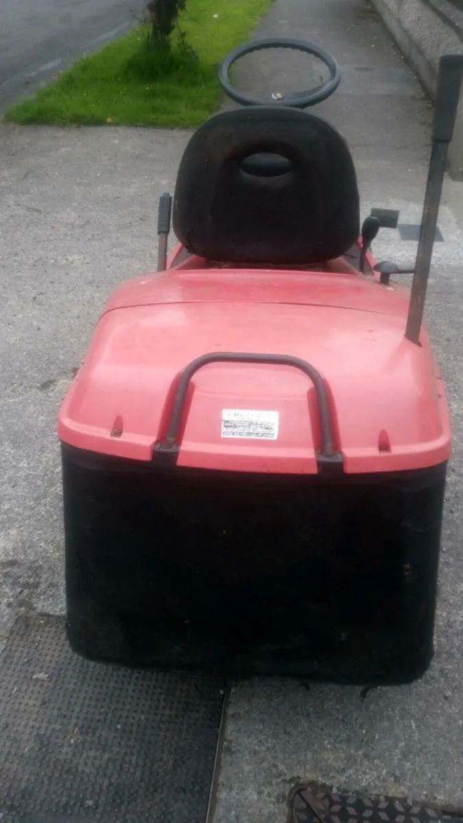CASTLE GARDEN MOWER €450 - Image 3
